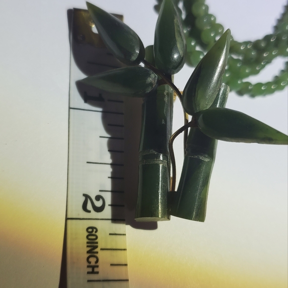 JADE Jewelry set 14k clip-on earrings, 1 brooch , 4 seperate strand necklace - Picture 13 of 15